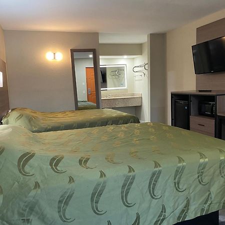 Brentwood Inn & Suites Suffolk Eksteriør billede